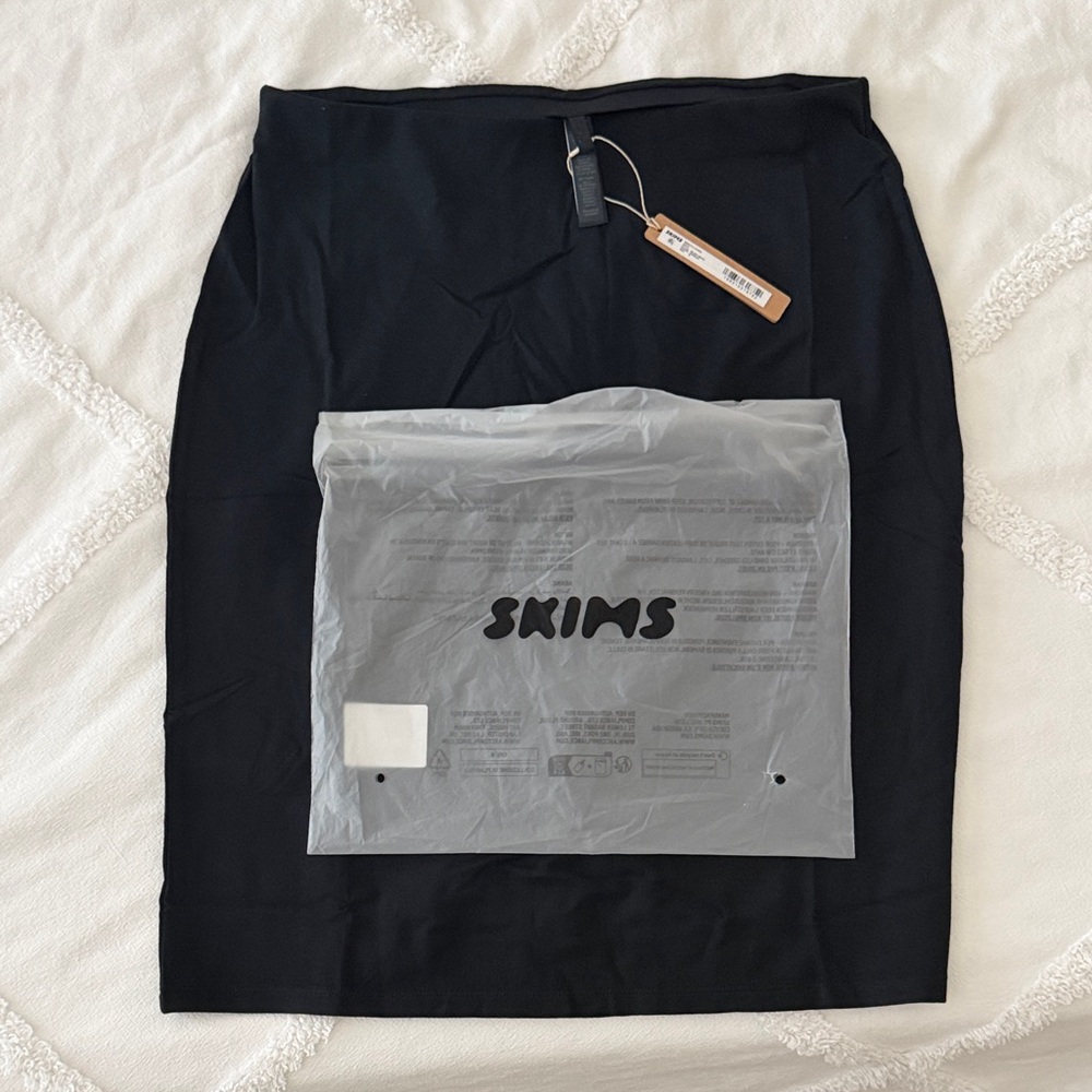 SKIMS SMOOTH LAYERS MIDI SKIRT - Picture 3 of 3